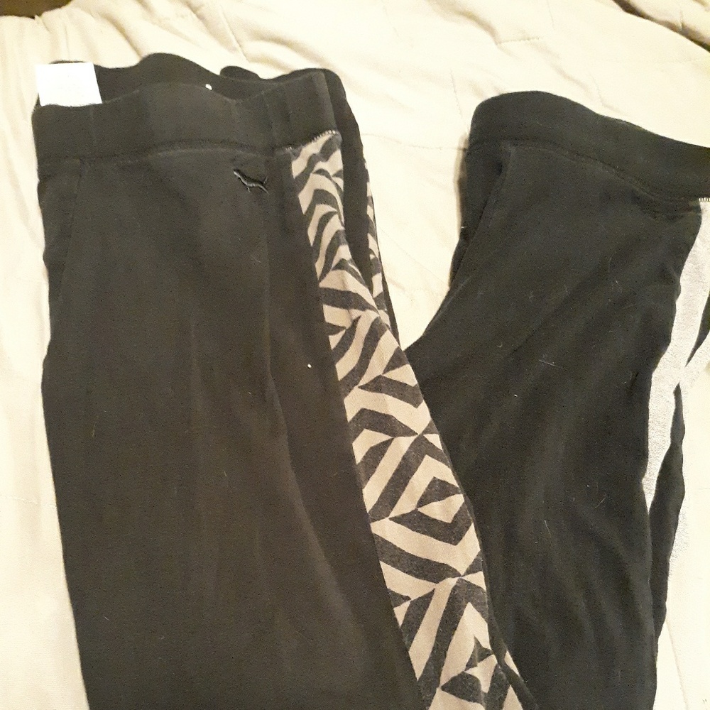 2 pairs of leggings